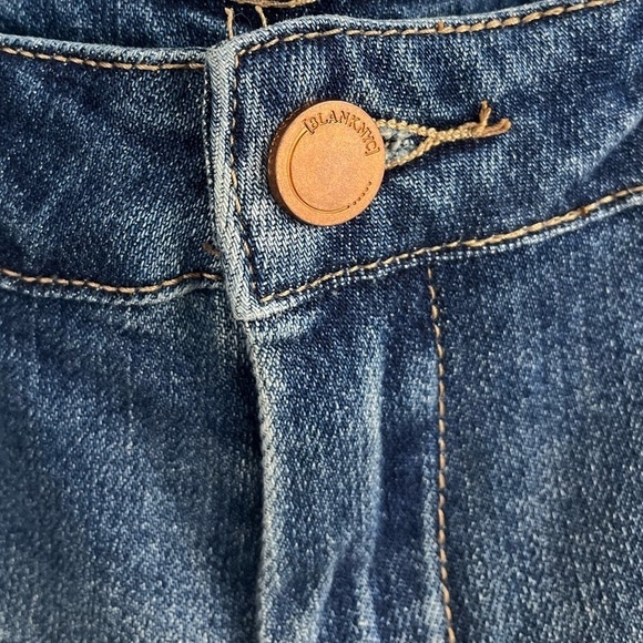 BLANK NYC The Fulton Distressed Roll Up Denim Jean Short NWT 27” - Picture 4 of 16